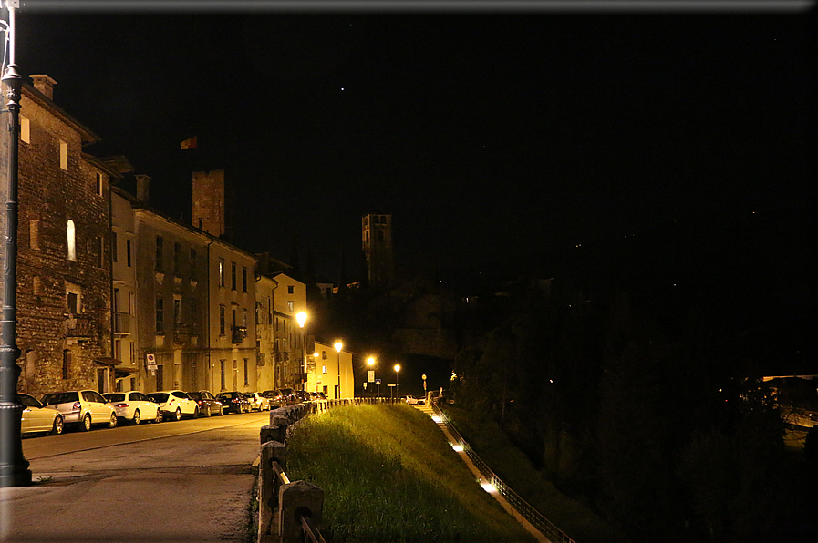 foto Bassano del Grappa di notte